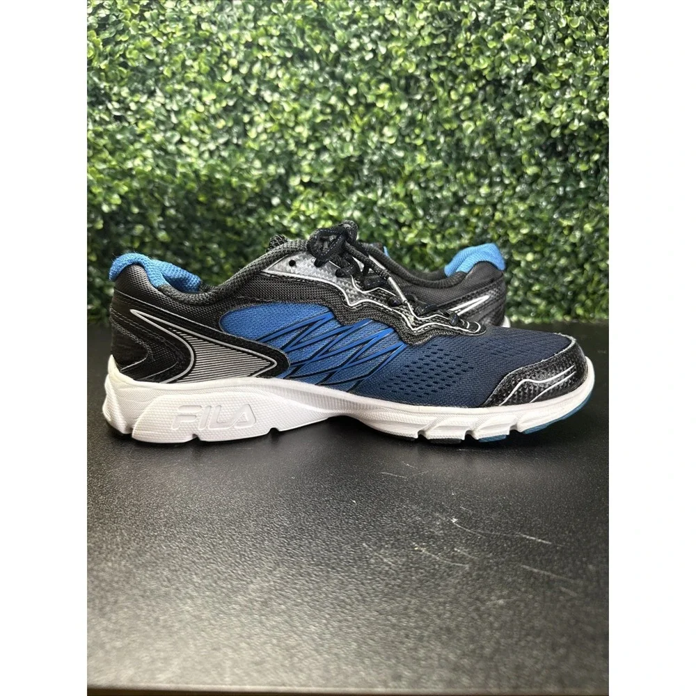 Fila running shoes Men's Size 10 Blue Sneakers